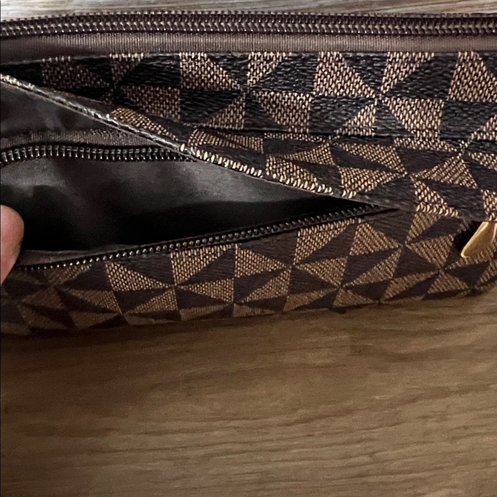 Geometric Patterned Brown Wristlet - image 4